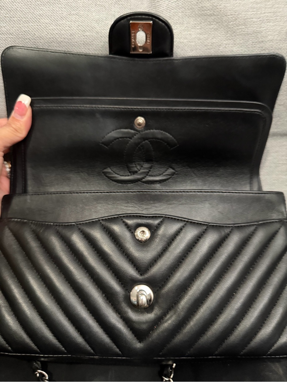 Chanel Black Chevron Quilted Leather Shoulder Bag medium double flap - Picture 10 of 11